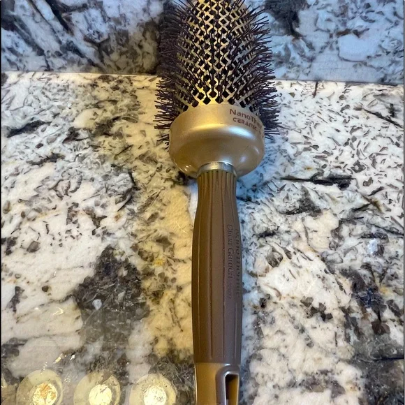 Olivia Garden Nanothermic Ion 2/18 Barrel Ceramic Roundbrush Hairbrush - Picture 1 of 5